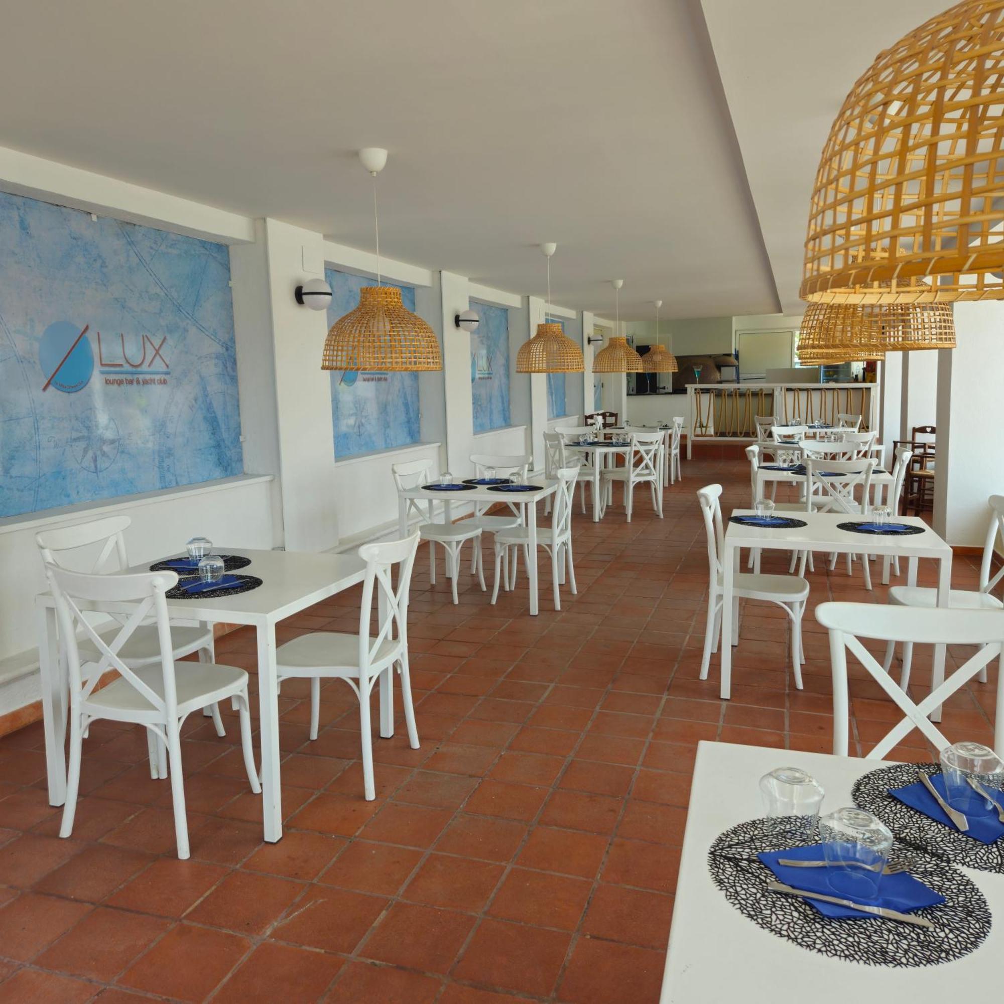 Casa Vacanze Lux By White Aparthotel I Casoni Екстериор снимка